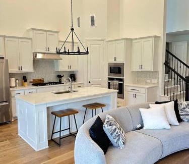 Celina House | Ideal Family Retreat: Newly Built Home with Pet-Friendly Perks