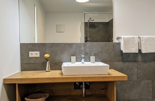 Bitzenhofen Apartment | Modern 2-Room Apartment with Lake View Near Constance