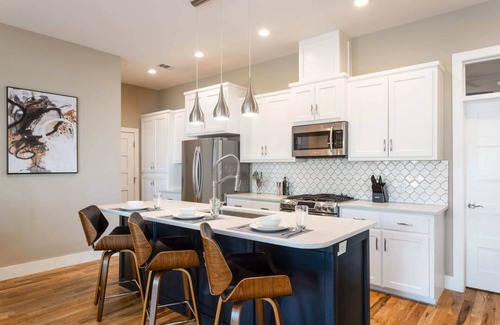 Chestnut House | Newly Built Poolside Home w Balcony BBQ