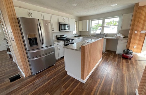 Scituate Villa | Historic Cottage Replica: Pet-Friendly Retreat with Spa Access