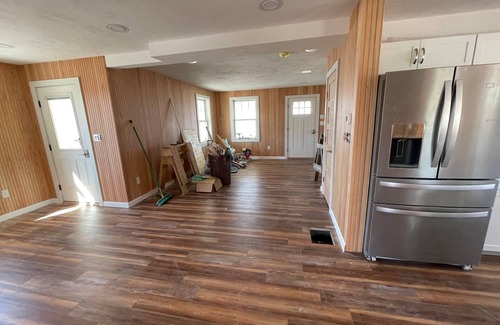 Scituate Villa | Historic Cottage Replica: Pet-Friendly Retreat with Spa Access
