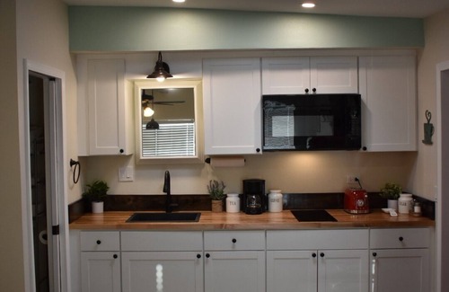 Roosevelt Apartment | Newly Built Rustic Studio with Pool, Hot Tub & Firepit