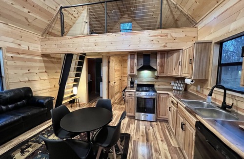 Chelsea Cabin | Perfectly Located Secluded Cabin with Loft & Pet-Friendly Stay