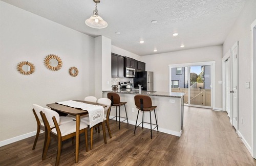 Southwest Ada County Alliance House | Modern Townhome with Breakfast & Family-Friendly Amenities