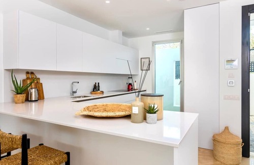 Marbella Cottage | Modern Townhouse with Rooftop Pool in La Finca