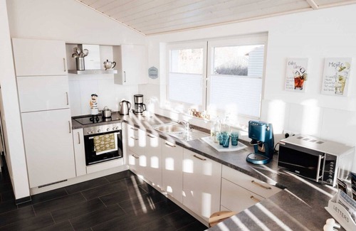Nordhorn House | Cozy Retreat with Fireplace, Sauna & Whirlpool - Guest Rated 9.8