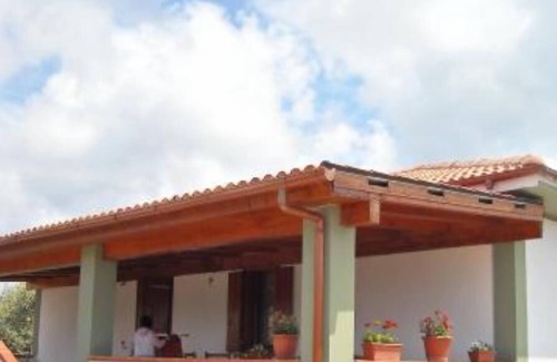 Alghero House | Tranquil Oceanfront Villa Surrounded by Nature's Beauty