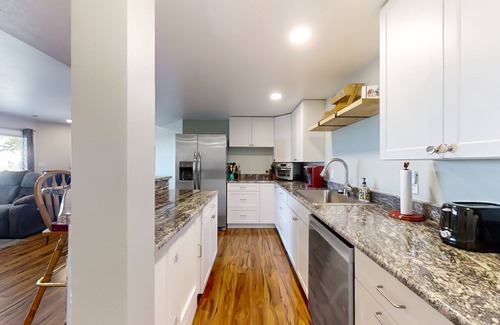 Fort Collins House | Modern Walkout Basement with Water Views & Fun Amenities