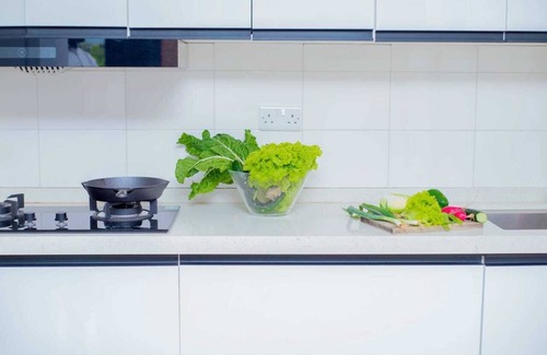 Blantyre House | Cozy Hideaway with Amazing Garden Near Airport & City