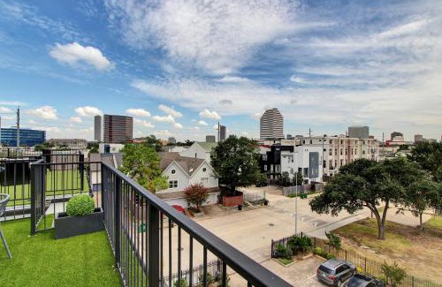 Houston House | Newly Constructed Winsome Village B Galleria Area