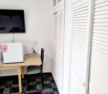 La Linea de la Concepcion House | Newly Decorated Next To The Sea