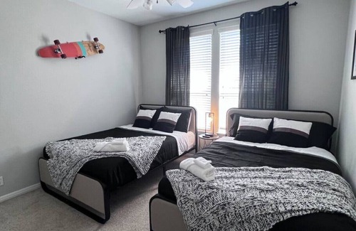 North Loop House | Modern 3/2 Townhouse Near Domain with Pet-Friendly Amenities
