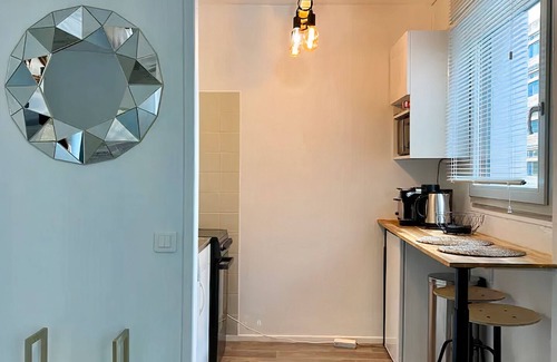 Voltaire - Saint Amour Apartment | Modern Studio with Kitchen in Part-Dieu for Families