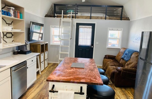 Glendo Cabin | Perfectly Finished Glendo Smart Cabin - Rated 10/10!