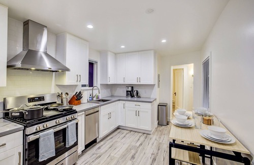 Downtown Cottage | Recently Renovated Space with Ocean View Near SFO