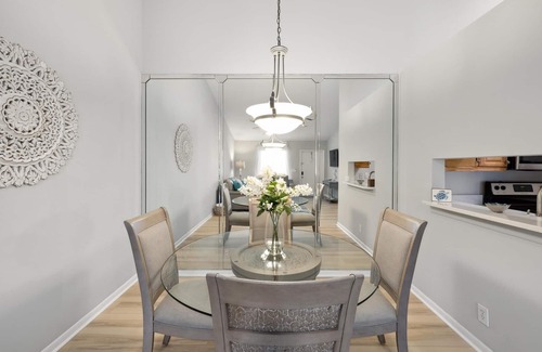 Jupiter Village Condo | Modern Condo Steps from Jupiter and Juno Beaches
