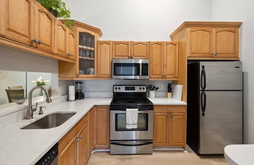 Jupiter Village Condo | Modern Condo Steps from Jupiter and Juno Beaches