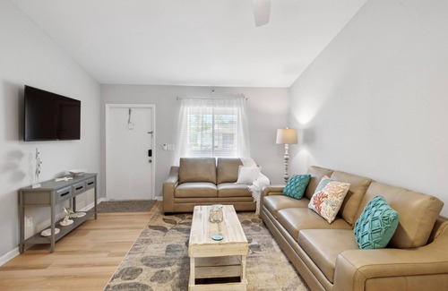 Jupiter Village Condo | Modern Condo Steps from Jupiter and Juno Beaches