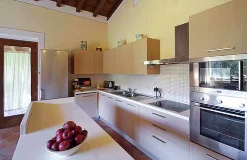 Castelnuovo di Garfagnana Villa | Stunning Barn Retreat with Private Pool and Scenic Views
