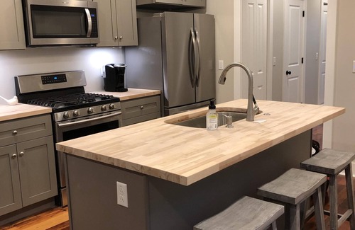 Downtown Charleston Apartment | Newly Listed: Walkable Home in Historic Downtown