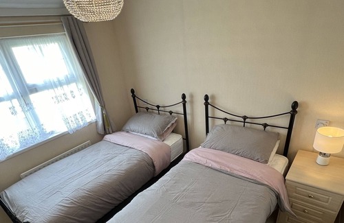 Aldborough Cabin | Seaside Lodge with Pool & Clubhouse Near Cromer Awaits!