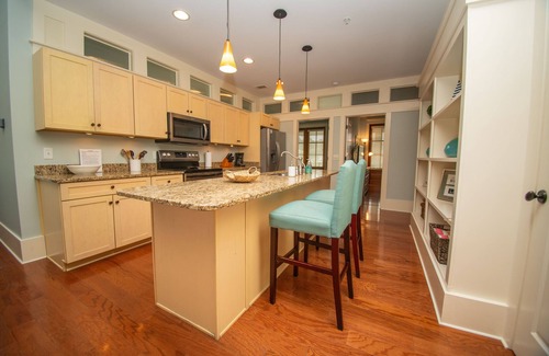 Habersham Apartment | Newly Listed - Spacious Condo with Private Balcony