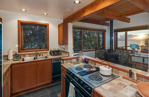 Friday Harbor Cabin | Riverside Retreat: Family-Friendly Cabin with Scenic Views
