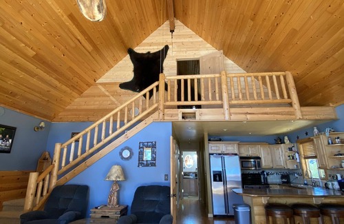Cle Elum House | Perfect Lakefront Getaway: Top-Rated with Beach Access