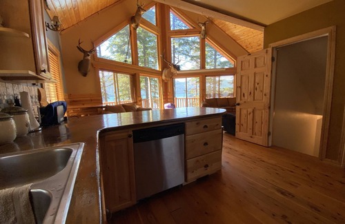 Cle Elum House | Perfect Lakefront Getaway: Top-Rated with Beach Access