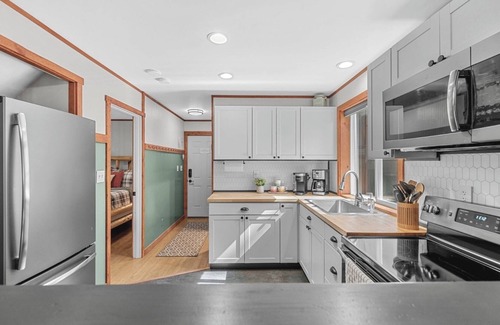 Leavenworth Cabin | Dog-Friendly Cabin with Private Hot Tub & Ocean Views