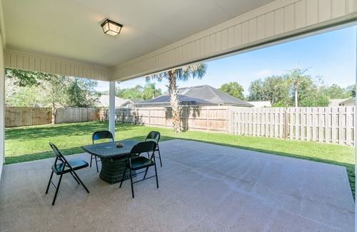 East Arlington House | Immaculate Home with Ocean View & 10/10 Guest Rating