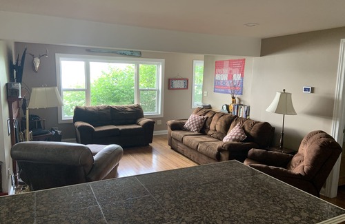Markesan House | Guest Rated: 9.8 Cottage at Little Green Lake with Pool