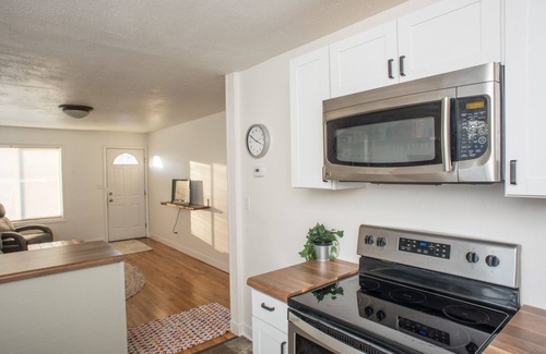 Rapid City House | Cozy West Side Retreat with Lake View & Pool Access