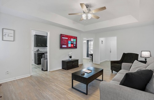 Clarksville House | Guest Rated 10/10 | Play&Stay: Pet-Friendly Retreat