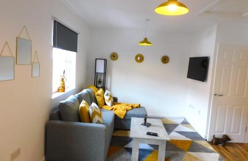 Hamilton Apartment | Modern 1-Bed Apartment in Hamilton Near Station & Amenities