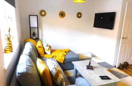 Hamilton Apartment | Modern 1-Bed Apartment in Hamilton Near Station & Amenities