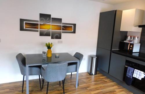 Hamilton Apartment | Modern 1-Bed Apartment in Hamilton Near Station & Amenities