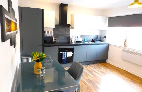 Hamilton Apartment | Modern 1-Bed Apartment in Hamilton Near Station & Amenities