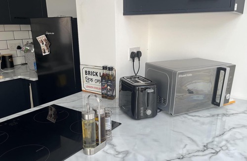 Selhurst Apartment | Modern 1-Bed Apartment with Kitchen in Croydon SE25