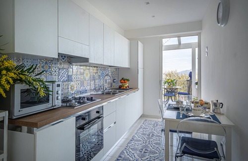 Priora Apartment | Immaculately Refurbished 2 Bedroom Flat Steps from Sorrento