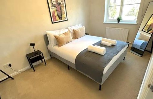 North Moreton Apartment | Modern 2-Bed Hotel in Didcot - Perfect for Families