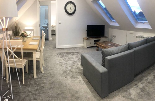 Landford Apartment | Refurbished Apartment in Scenic New Forest with Kitchen