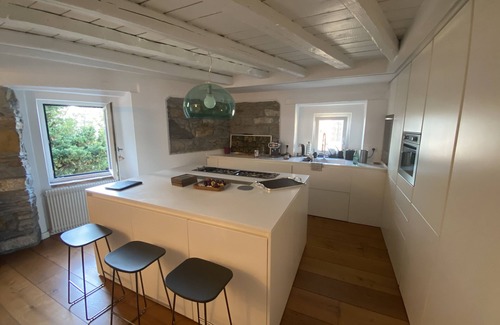 Citta Nuova-Barriera Nuova-San Vito-Citta Vecchia Apartment | Refurbished Flat on San Giusto Hill with Sea Views & Breakfast