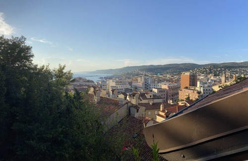 Citta Nuova-Barriera Nuova-San Vito-Citta Vecchia Apartment | Refurbished Flat on San Giusto Hill with Sea Views & Breakfast