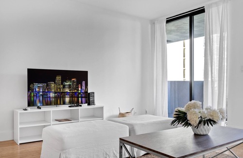 Key Biscayne Condo | Refurbished 3-Bed Apartment with Ocean View in Key Biscayne