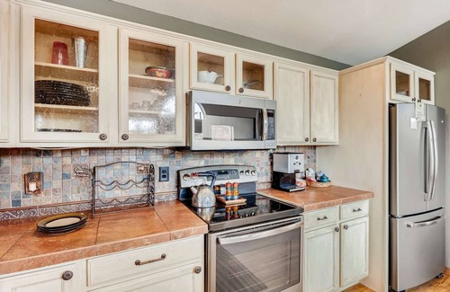 Frisco House | Tranquil Getaway with Lake Dillon Views and Family Amenities