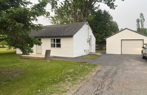 International Falls House | Newly remodeled 2-bedroom house in charming International Falls with AC, WiFi