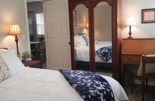 Barrington House | Family-Friendly Getaway at 26747 Barrington Hotel