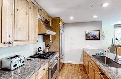 Ketchum Condo | Ideally Located Condo with Free WiFi & Scenic Views