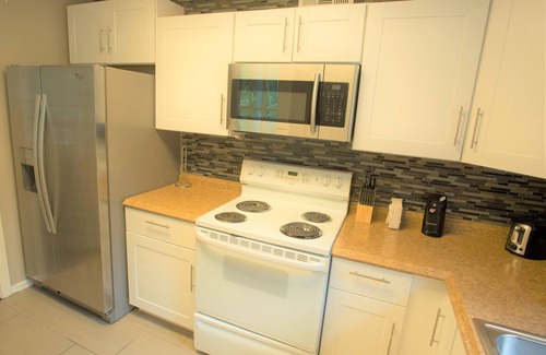 Cottondale House | Modern 3 Bedroom Retreat Near UA - Rated 9.6/10, Pet Friendly!